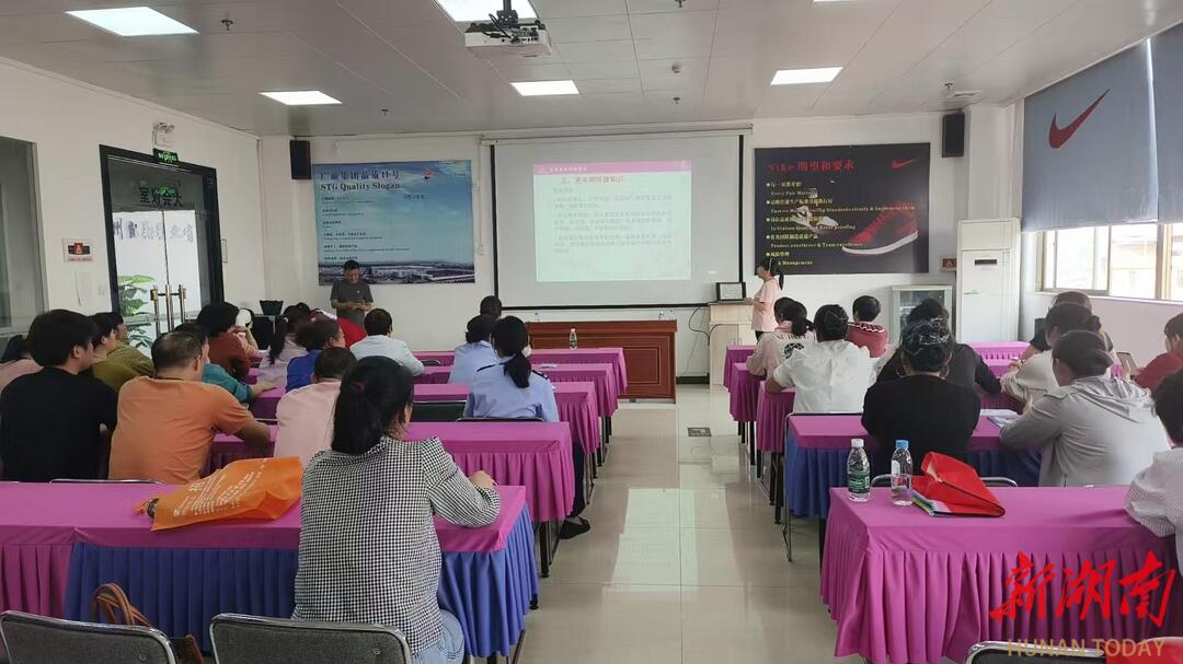 东安县妇幼保健院开展“关爱女性呵护健康”公益讲座进企业活动(图1)