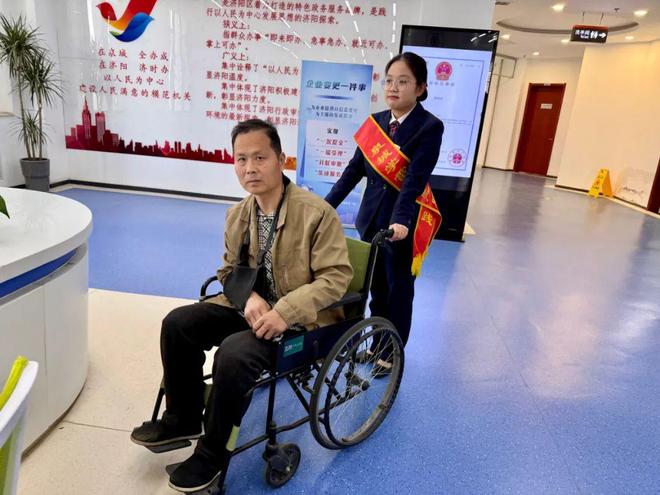 济阳区行政审批服务局开展“展示窗口形象提升服务质量”实践活动(图3)