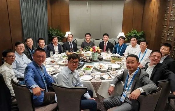 九游娱乐：美团、京东“正面肉搏”富豪们的外卖生意到底如何赚钱？(图1)