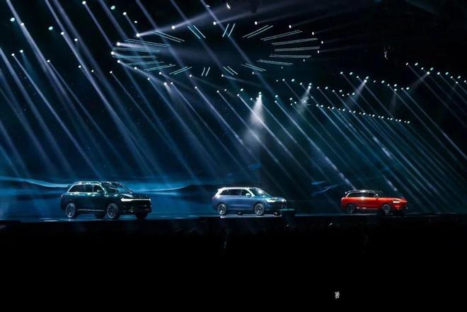 九游娱乐：问界M8“力挽狂澜”赛力斯抢夺“大六座SUV”话语权(图1)