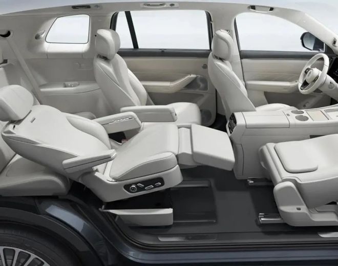 九游娱乐：问界M8“力挽狂澜”赛力斯抢夺“大六座SUV”话语权(图6)