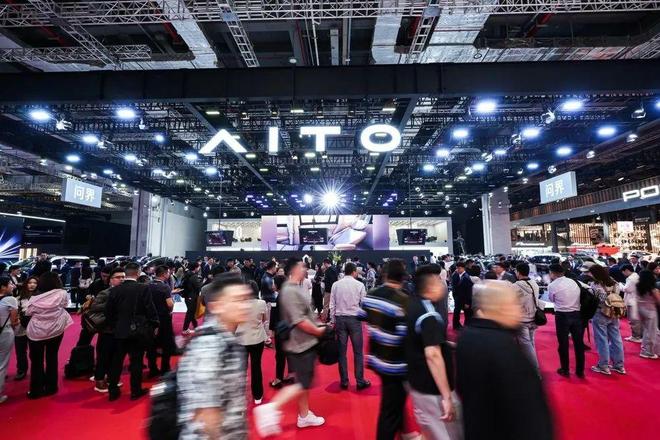 九游娱乐：问界M8“力挽狂澜”赛力斯抢夺“大六座SUV”话语权(图7)