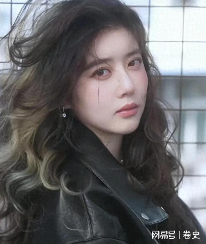 九游娱乐：吃中国饭却诋毁中国人！李凯馨辱华事件升级人民日报发文除名(图1)