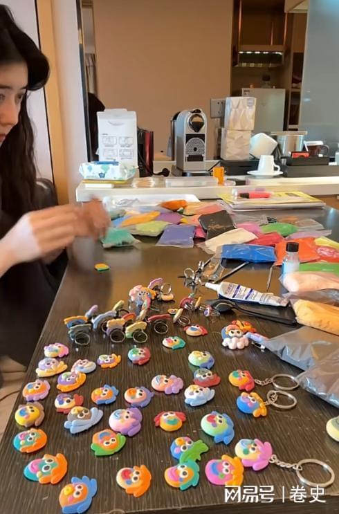 九游娱乐：吃中国饭却诋毁中国人！李凯馨辱华事件升级人民日报发文除名(图4)