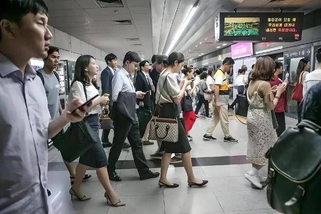 九游娱乐：这个国家生一胎奖50万还是没人生！总统：再不生就灭绝了！(图8)