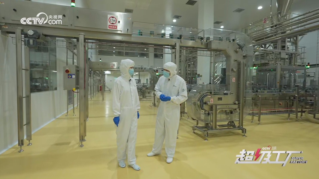 九游娱乐：央视网《超级工厂》走进英氏控股：揭秘“大国品质”辅食的诞生密码(图3)