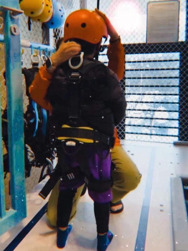 九游娱乐:张柏芝带小儿子出游母子同框画面温馨欢乐7岁小王子帅气可爱(图2)