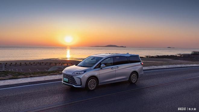 九游娱乐文化：别克MPV家族2025年销量突破122万辆(图2)