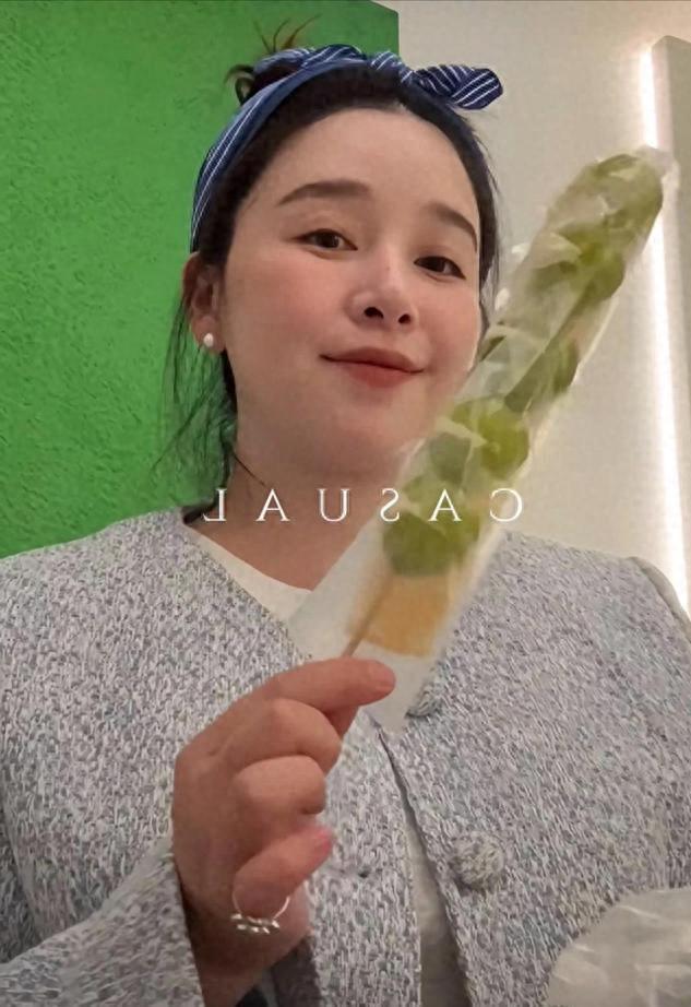 阚清子产后近照曝光37岁生完孩子后状态引热议为生孩子拼命(图2)