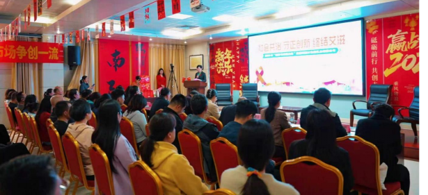 健康宛城“防艾专家”走进河南三色鸽乳业健康知识送到企业一线职工身边(图1)